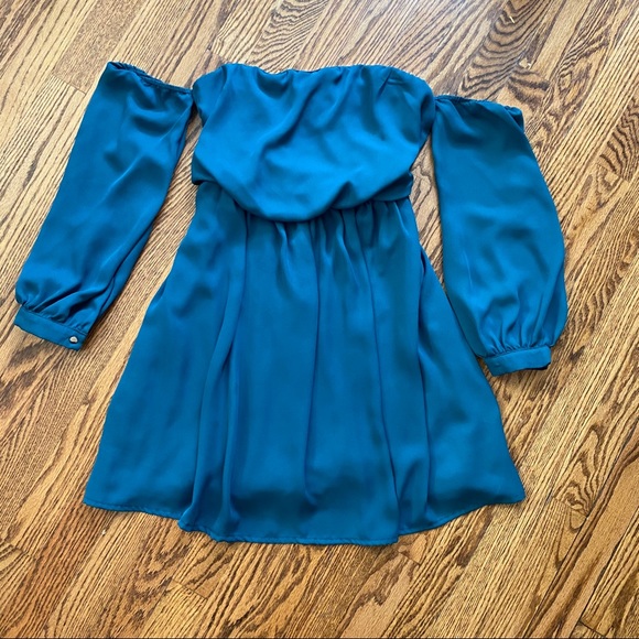 Teal Flowy Off The Shoulders Sleeved Dress - Picture 2 of 10